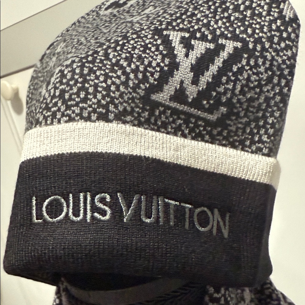 Black and Gray Scarf and Hat Set beautiful gift for Christmas super soft - Picture 5 of 6